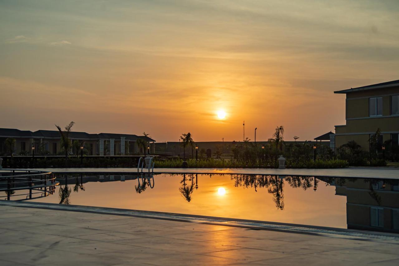 Hawthorn Suites By Wyndham Dwarka Ngoại thất bức ảnh
