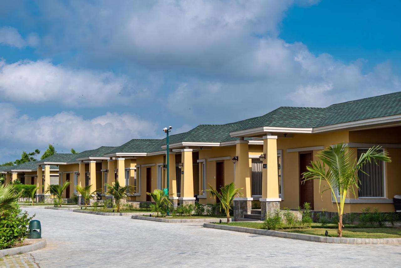 Hawthorn Suites By Wyndham Dwarka Ngoại thất bức ảnh