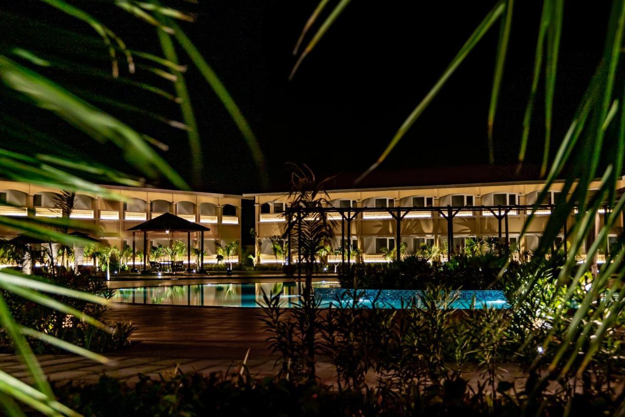 Hawthorn Suites By Wyndham Dwarka Ngoại thất bức ảnh