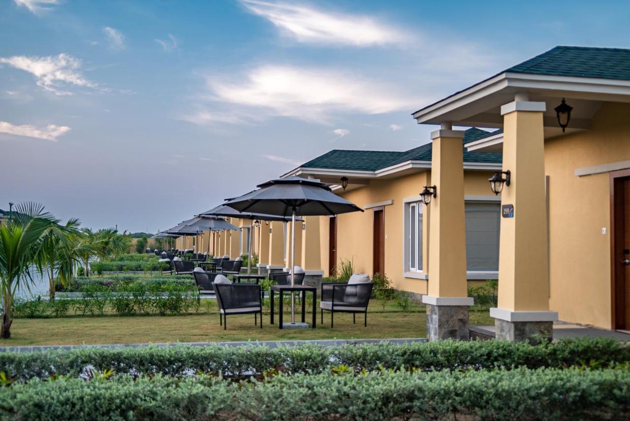 Hawthorn Suites By Wyndham Dwarka Ngoại thất bức ảnh