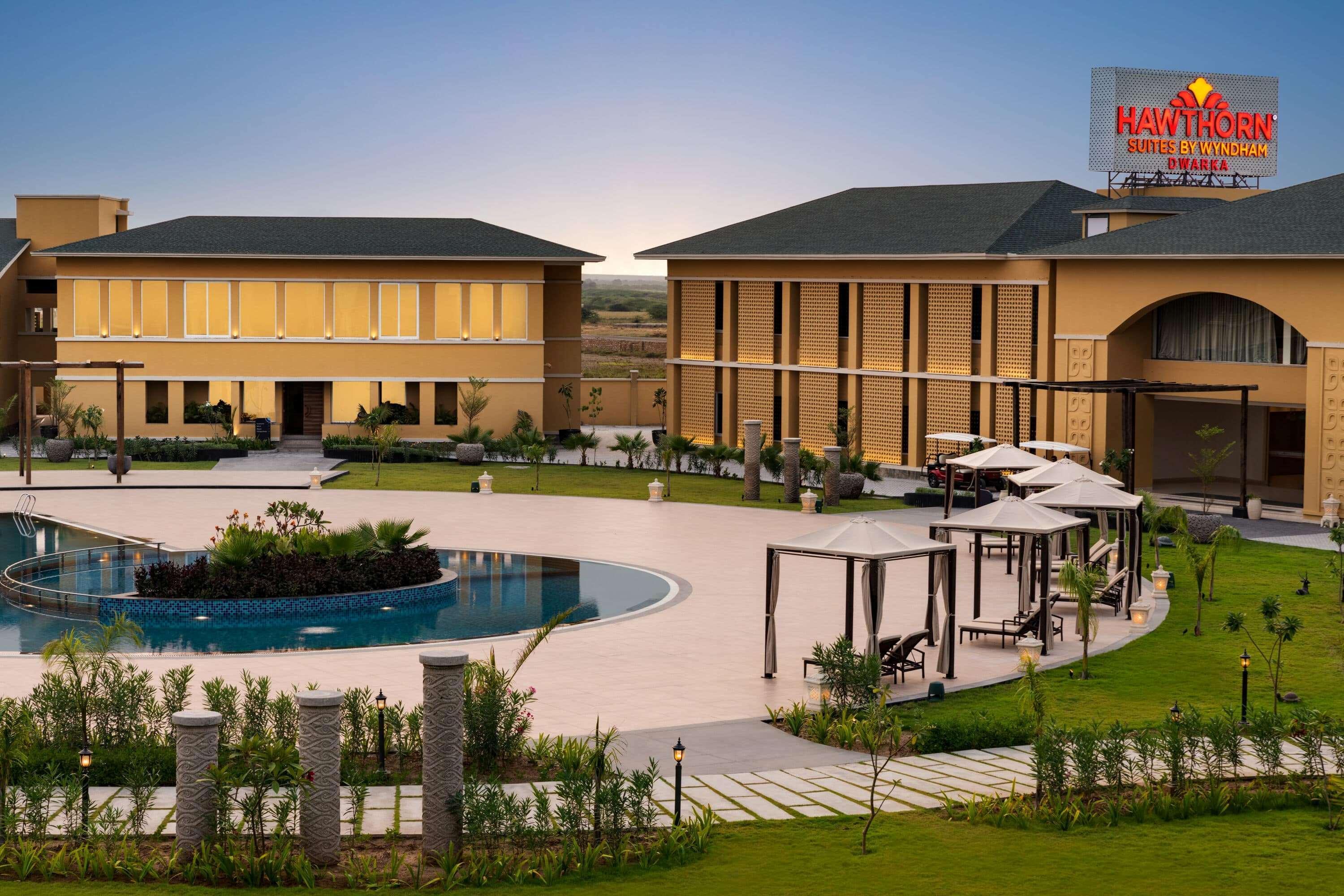 Hawthorn Suites By Wyndham Dwarka Ngoại thất bức ảnh