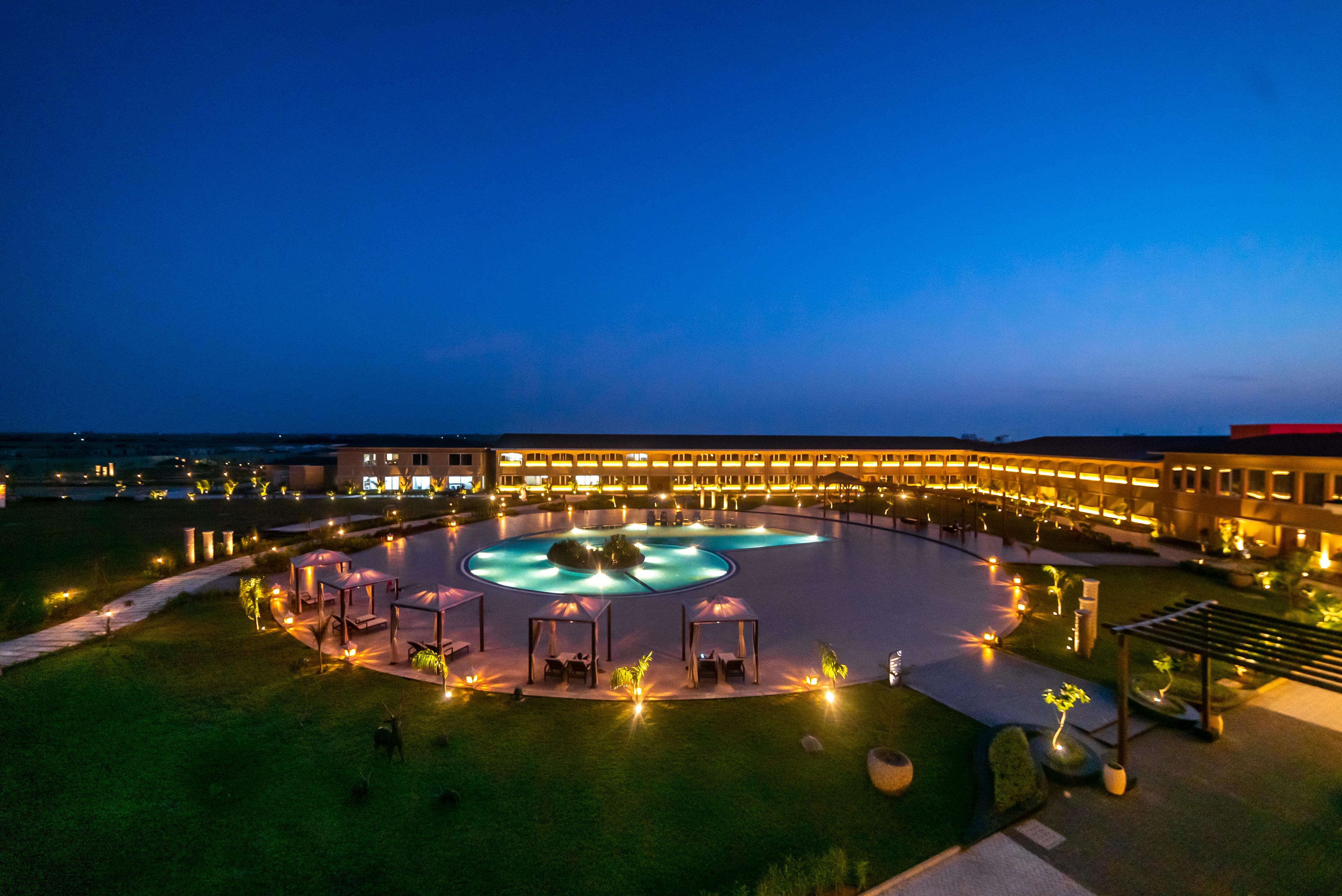 Hawthorn Suites By Wyndham Dwarka Ngoại thất bức ảnh