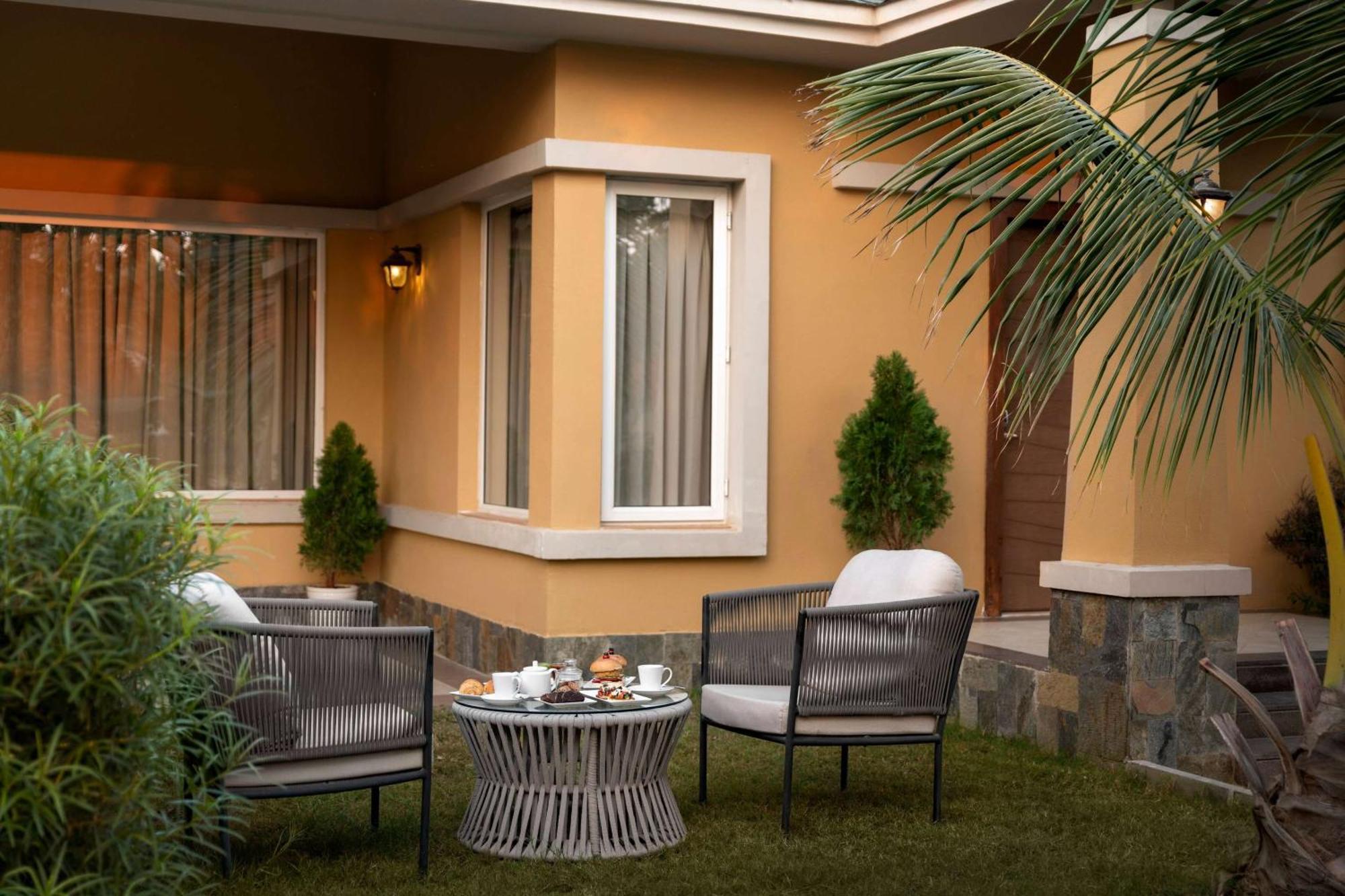 Hawthorn Suites By Wyndham Dwarka Ngoại thất bức ảnh
