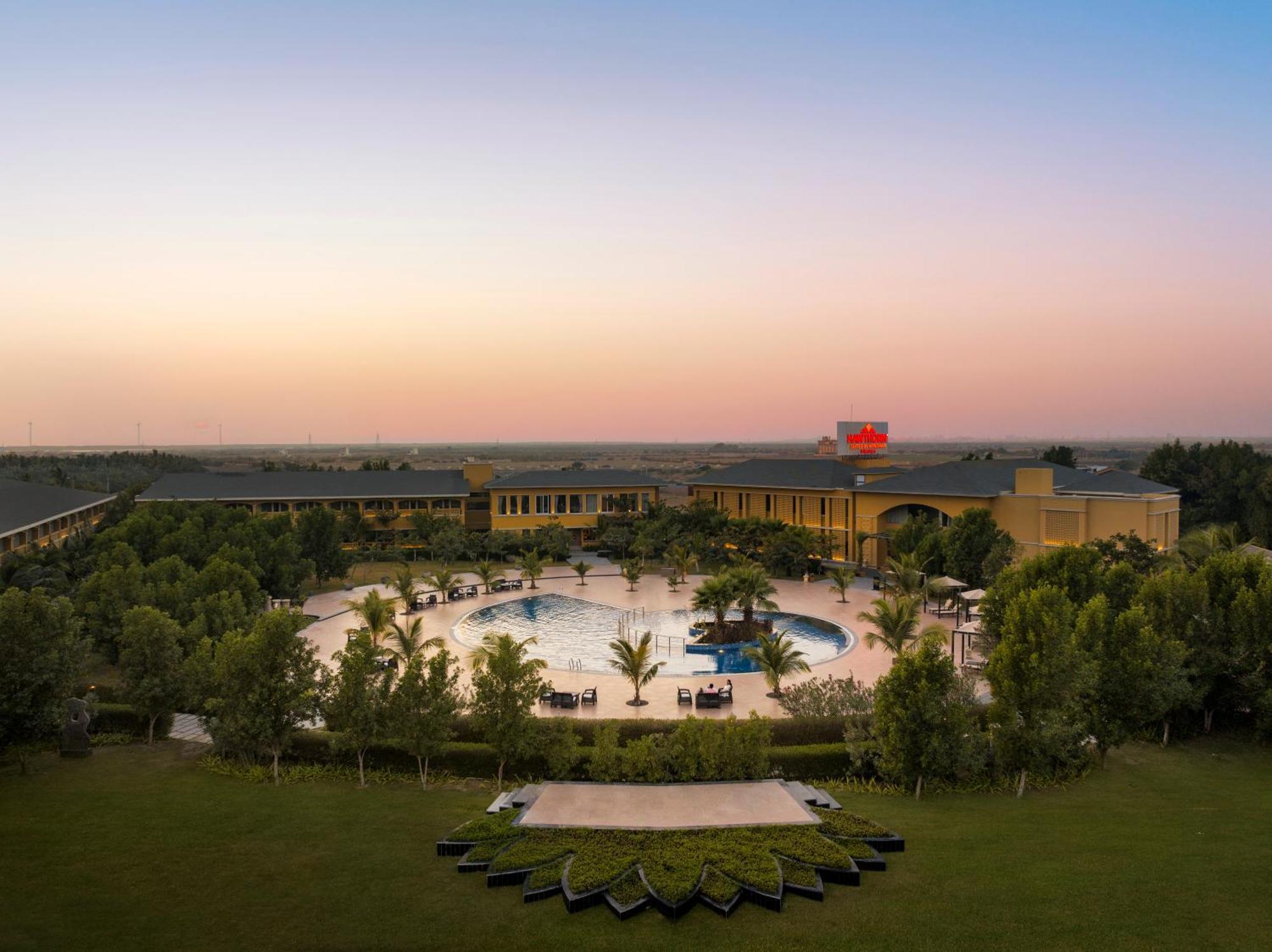 Hawthorn Suites By Wyndham Dwarka Ngoại thất bức ảnh